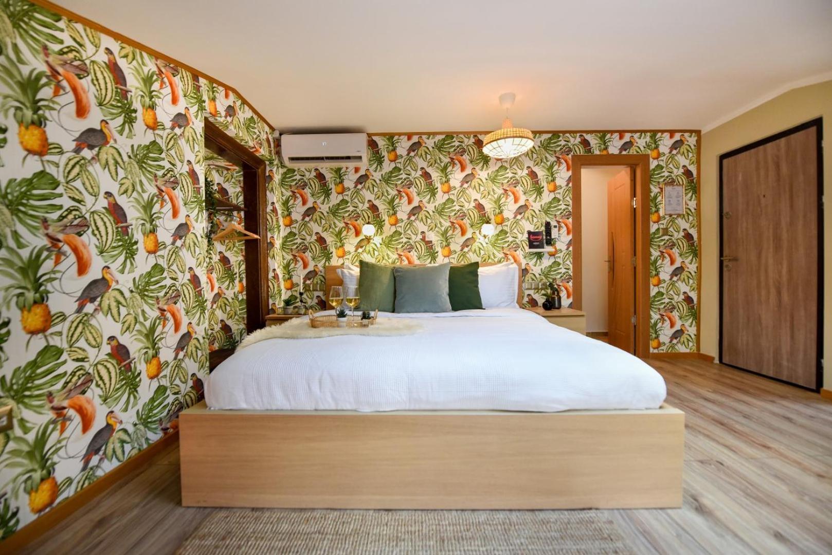 Historic Charm, Modern Comfort - Accommodation In The Heart Of The Old Town ブカレスト エクステリア 写真
